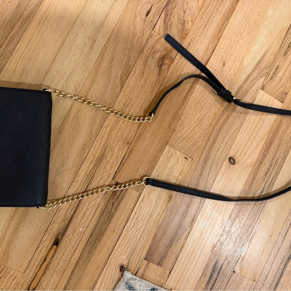 Michael Kors Elegant Black Crossbody Bag - Picture 2 of 4